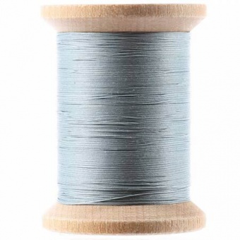 Yli Quilting Light Robin Blue / Hellblau - Gewachstes Handquiltgarn auf der Holzspule - 500 yards / 455m - Cotton Hand Quilting Thread 3-Ply Extra Long Staple Egyptian Cotton 