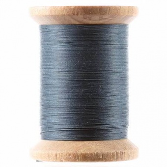 Yli Quilting Grey Blue / Graublau - Gewachstes Handquiltgarn auf der Holzspule - 500 yards / 455m - Cotton Hand Quilting Thread 3-Ply Extra Long Staple Egyptian Cotton 