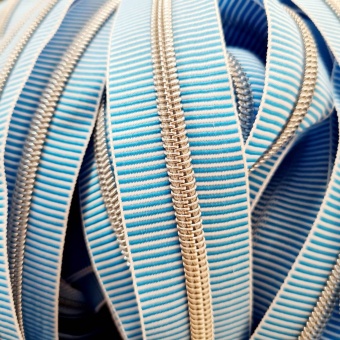 METERWARE Blau-Weiß gestreifter Endlosreißverschluss - Striped Zipper mit Silber Metalliczähnen No. 5 