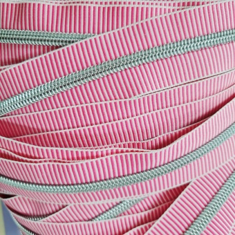 METERWARE Pink-Weiß gestreifter Endlosreißverschluss - Pink & White Stripes Zipper mit Metalliczähnen in Silberoptik No. 5 