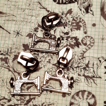 Robuste Nähmaschine Reißverschlusszupfer für #5 Endlosreißverschlüsse - Silver Sewing Machine Zipper Pulls 5mm Reißverschlusswagen - SILBER-OPTIK 